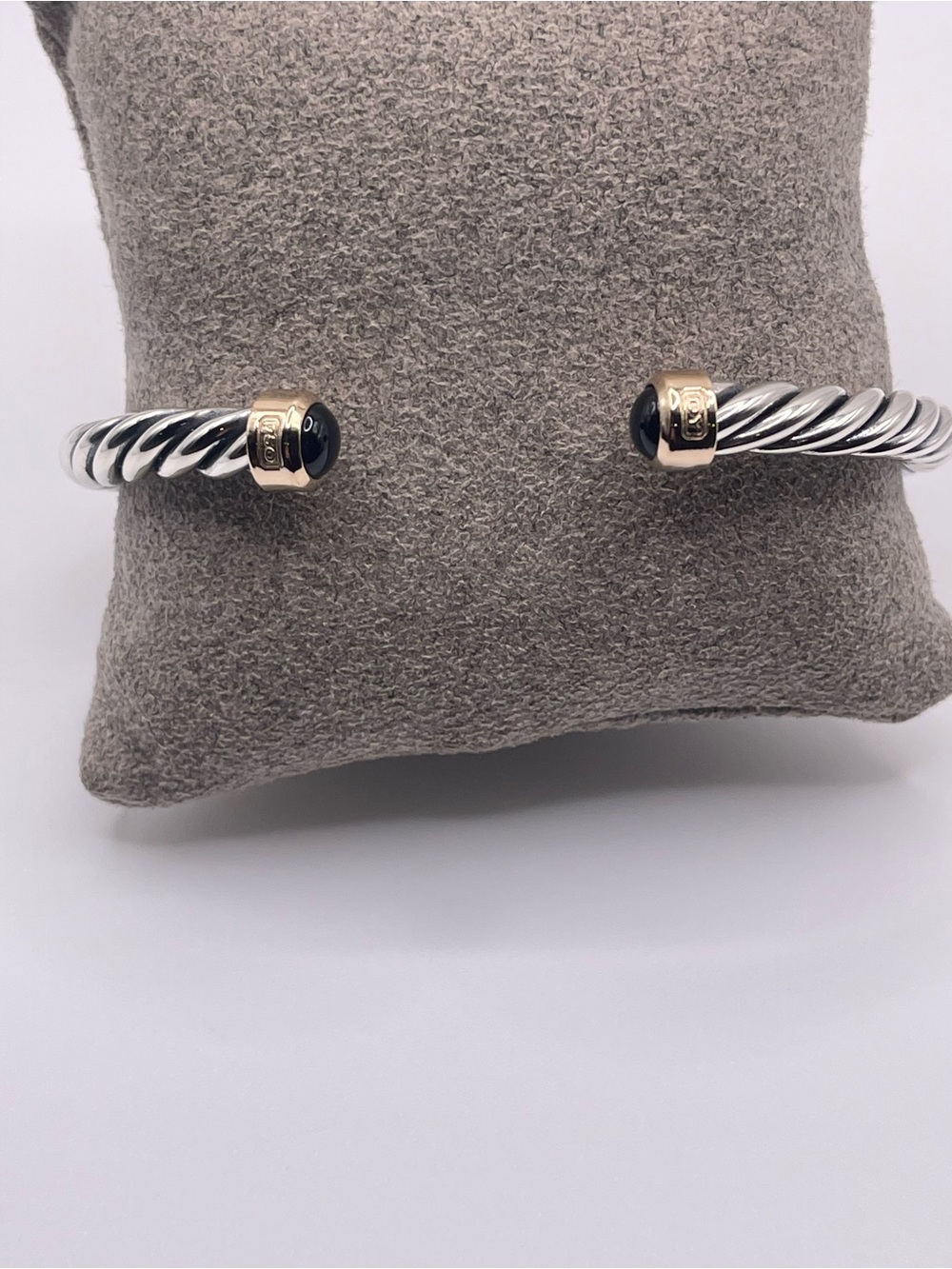 David Yurman Cable Cuff Bracelet with 18K Yellow Gold and Black Onyx, 6mm - Picture 8 of 14